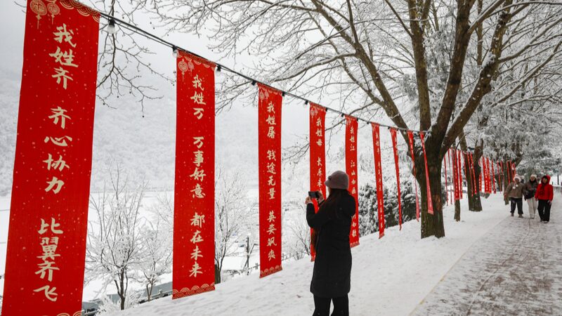 Xi_an_s_Snowy_Mountains_Turn_into_Winter_Wonderland_for_Skiers_and_Tourists_____ - News for amigos, by amigos Xi_an_s_Snowy_Mountains_Turn_into_Winter_Wonderland_for_Skiers_and_Tourists_____