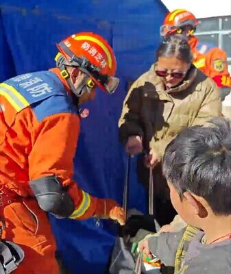 Xigaze Residents Share Warm Meals with Firefighters After Earthquake Xigaze_Residents_Share_Warm_Meals_with_Firefighters_After_Earthquake video poster
