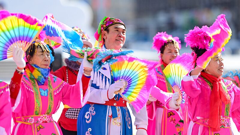 Yangge_Dance_Showdown_Lights_Up_Hulunbuir_s_Spring_Festival__
