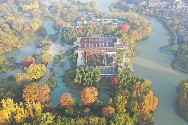 Yangzhou’s Slender West Lake: A Misty Morning Marvel 🌫️🌊 Yangzhou_s_Slender_West_Lake__A_Misty_Morning_Marvel____
