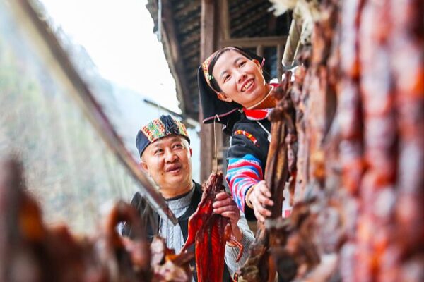 Yao People Spice Up Spring Festival with Preserved Meat Tradition 🍖🎊 Yao_People_Spice_Up_Spring_Festival_with_Preserved_Meat_Tradition___
