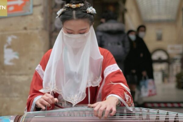 Young Chinese Musician Charms Paris Streets with Guzheng Performances 🎶🌍 Young_Chinese_Musician_Charms_Paris_Streets_with_Guzheng_Performances___ video poster