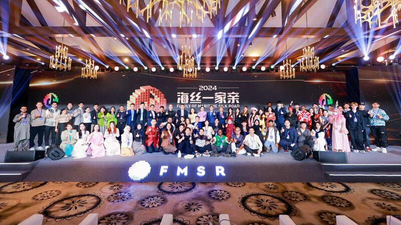 Young_TikTok_Stars_Unite_in_Hainan_to_Boost_China_ASEAN_Friendship___ - News for amigos, by amigos Young_TikTok_Stars_Unite_in_Hainan_to_Boost_China_ASEAN_Friendship___