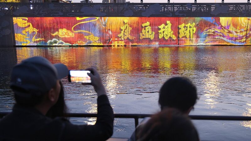 Young_Travelers_Embrace_China_s_Charming_Small_Cities_This_May_Day_Holiday