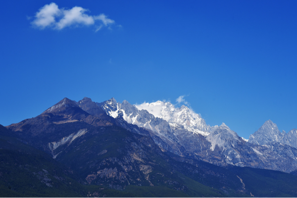 Yulong Snow Mountain: China’s Silver Dragon in the Sky Yulong_Snow_Mountain__China_s_Silver_Dragon_in_the_Sky video poster