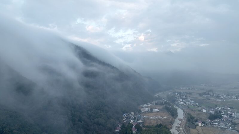 Yuping_Village_in_Anhui_Becomes_a_Cloudy_Wonderland____ video poster