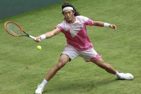 Zhang Zhizhen Shocks Medvedev at Halle Open 🎾 Zhang_Zhizhen_Shocks_Medvedev_at_Halle_Open__