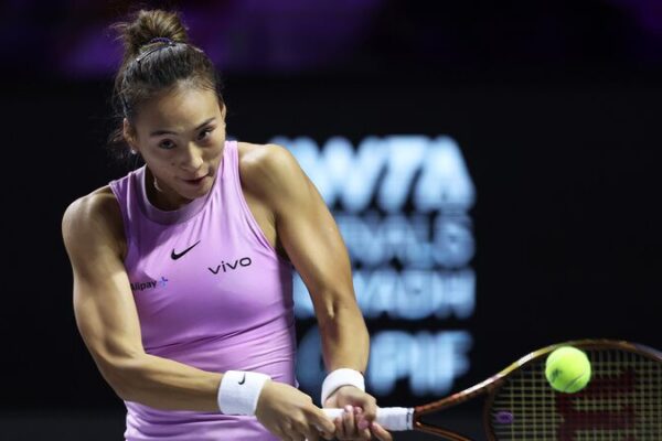Zheng Qinwen’s Tough Start at WTA Finals: Defeated by Sabalenka 🎾 Zheng_Qinwen_s_Tough_Start_at_WTA_Finals__Defeated_by_Sabalenka__