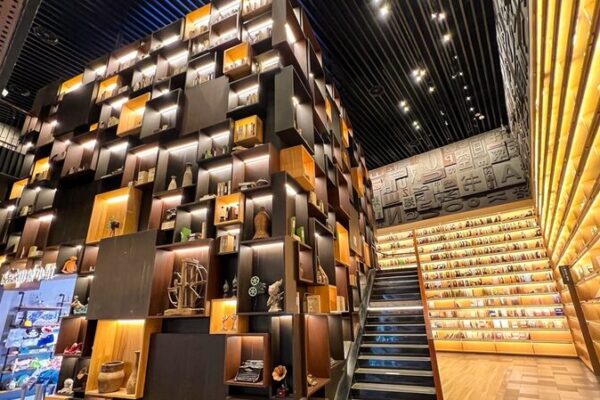 Zhengzhou’s Village Book Store: A Mesmerizing Oasis for Book Lovers 📚 Zhengzhou_s_Village_Book_Store__A_Mesmerizing_Oasis_for_Book_Lovers__