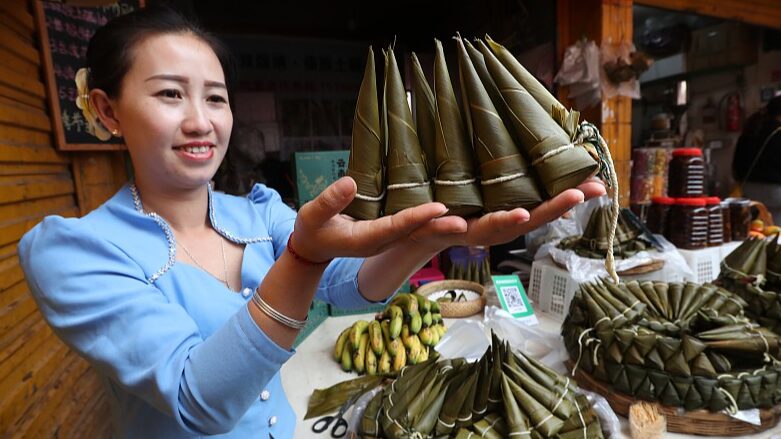 Zongzi_Fever_Hits_Kunming_Ahead_of_Dragon_Boat_Festival__ - News for amigos, by amigos Zongzi_Fever_Hits_Kunming_Ahead_of_Dragon_Boat_Festival__