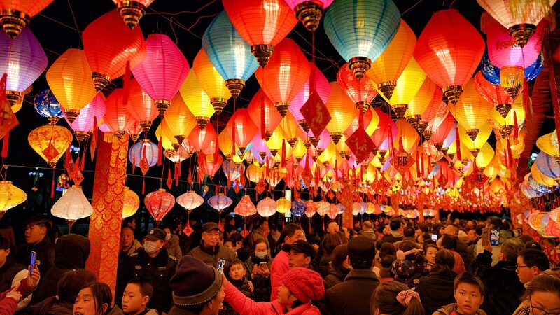China Lights Up for Lantern Festival: A Night of Tradition and Spectacle China_Lights_Up_for_Lantern_Festival__A_Night_of_Tradition_and_Spectacle