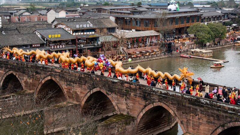 China_s_Tourism_Soars_During_Spring_Festival_with_Record_Spending - News for amigos, by amigos China_s_Tourism_Soars_During_Spring_Festival_with_Record_Spending