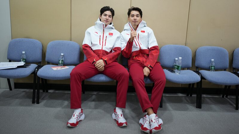 Chinese_Speed_Skating_Brothers_Aim_for_Gold_at_Asian_Winter_Games____ video poster