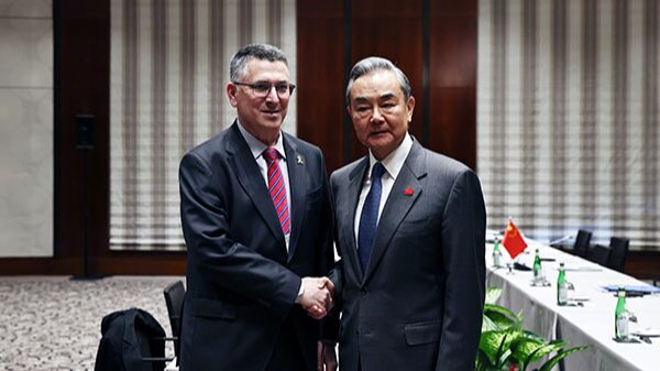 Chinese and Israeli Foreign Ministers Discuss Gaza Peace Efforts at Munich Summit 🌍🕊️ Chinese_and_Israeli_Foreign_Ministers_Discuss_Gaza_Peace_Efforts_at_Munich_Summit____