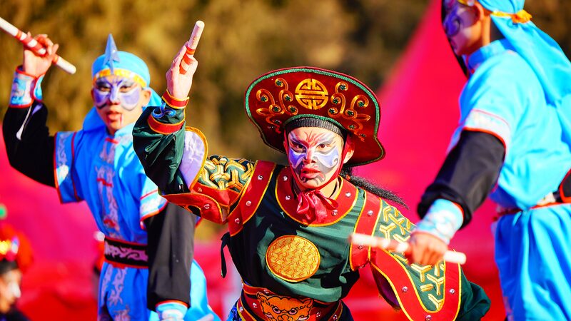 Dazzling_Fusion_of_Art_and_Heritage_at_Beijing_s_Ditan_Park_Temple_Fair__