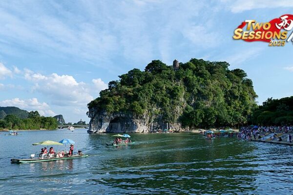 Explore the Breathtaking Xiangshan Scenic Area in Guilin 🌄 Explore_the_Breathtaking_Xiangshan_Scenic_Area_in_Guilin__ video poster