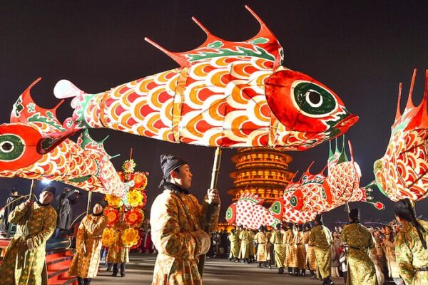Fish Lantern Parade Lights Up Ancient Luoyang 🎏✨ Fish_Lantern_Parade_Lights_Up_Ancient_Luoyang___