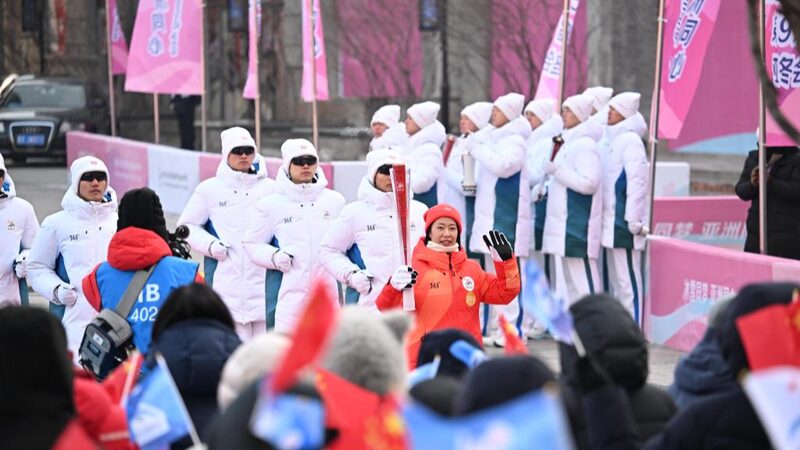 __Harbin_Lights_Up__Asian_Winter_Games_Torch_Relay_Begins_