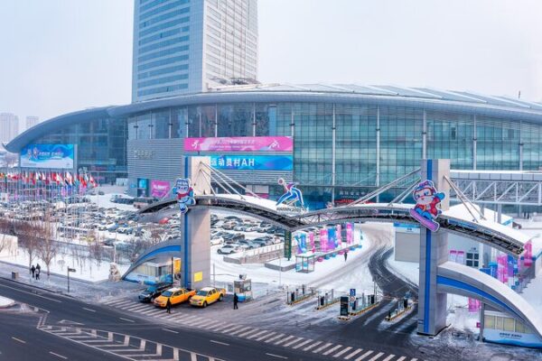 Harbin Lights Up: Torch Relay Kicks Off 2025 Asian Winter Games! Harbin_Lights_Up__Torch_Relay_Kicks_Off_2025_Asian_Winter_Games_ video poster