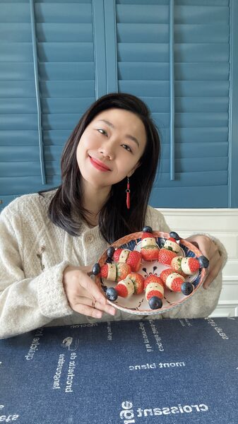 How_to_Build_Your_Own_Strawberry_Snowman__A_Sweet_Winter_Treat_poster - News for amigos, by amigos How_to_Build_Your_Own_Strawberry_Snowman__A_Sweet_Winter_Treat video poster