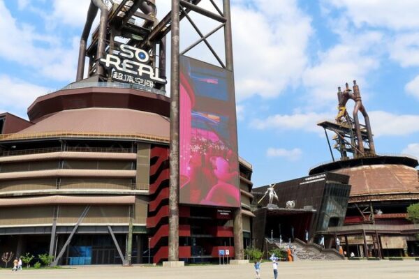 Industrial Tourism Takes Off During the Spring Festival in the Chinese mainland 🏭✨ Industrial_Tourism_Takes_Off_During_the_Spring_Festival_in_the_Chinese_mainland___