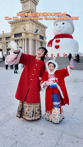 Influencer_Xiao_Yi_and_Daughter_Kick_Off_Snowman_Campaign_for_Harbin_2025_Asian_Winter_Games_poster - News for amigos, by amigos Influencer_Xiao_Yi_and_Daughter_Kick_Off_Snowman_Campaign_for_Harbin_2025_Asian_Winter_Games video poster