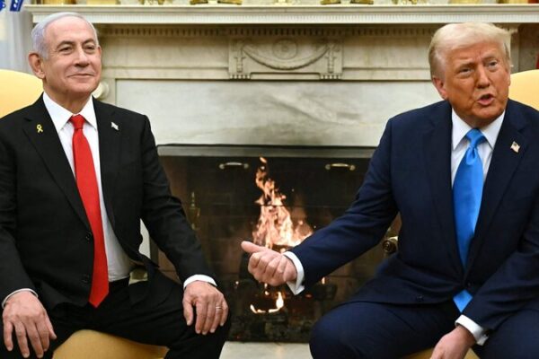 Israeli PM Netanyahu Gifts Golden Pager to US President Trump Israeli_PM_Netanyahu_Gifts_Golden_Pager_to_US_President_Trump