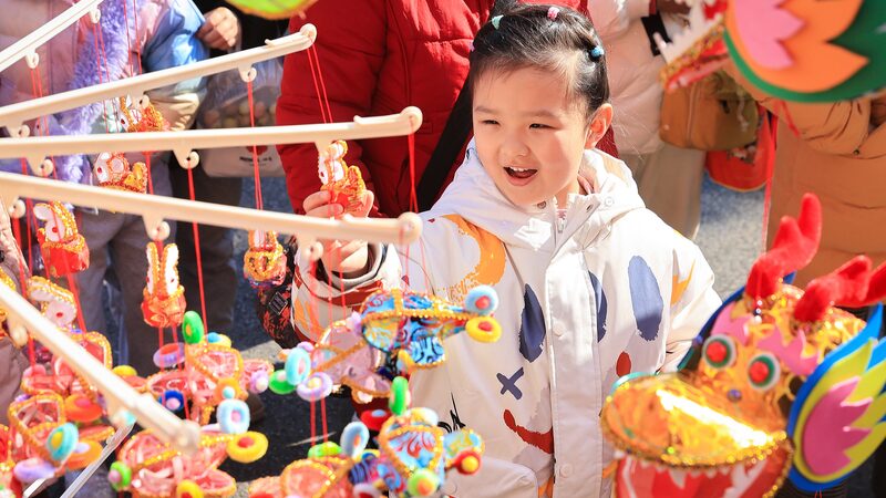 Nanjing_s_Handmade_Lanterns_Light_Up_the_City_Ahead_of_Lantern_Festival - News for amigos, by amigos Nanjing_s_Handmade_Lanterns_Light_Up_the_City_Ahead_of_Lantern_Festival