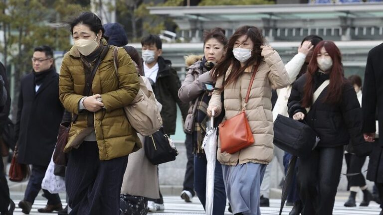 __Panic_Buying_Sparks_Drug_Shortages_in_Japan_Amid_Flu_Outbreak