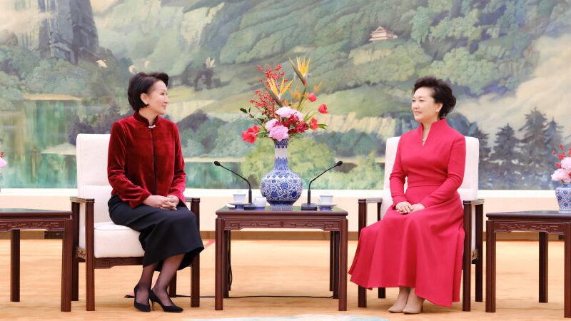 Peng_Liyuan_and_Kyrgyz_First_Lady_Bond_Over_Tea_During_Spring_Festival__ - News for amigos, by amigos Peng_Liyuan_and_Kyrgyz_First_Lady_Bond_Over_Tea_During_Spring_Festival__