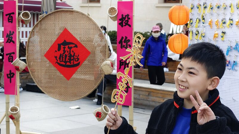 Snake_Year_Celebrations__Wuhan_s_Guiyuan_Temple_Fair_Lights_Up_the_Spring_Festival__