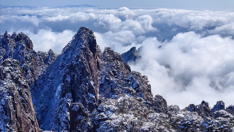 Snowy_Splendor__Huangshan_Mountain_Shines_After_Spring_Snowfall_____