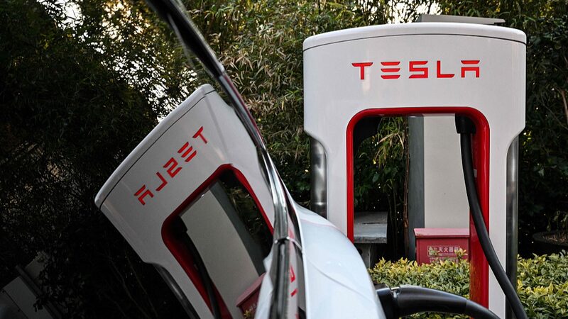 Tesla_Unveils_Limited_FSD_in_China_as_Local_Rivals_Surge_Ahead___ - News for amigos, by amigos Tesla_Unveils_Limited_FSD_in_China_as_Local_Rivals_Surge_Ahead___