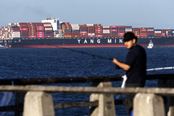 U.S. Port Fee Proposal on Chinese Ships Sparks Global Supply Chain Concerns U_S__Port_Fee_Proposal_on_Chinese_Ships_Sparks_Global_Supply_Chain_Concerns
