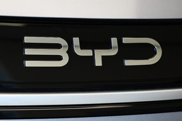 BYD Unveils 1 MW Battery with 2 km/s Fast Charging Speed BYD_Unveils_1_MW_Battery_with_2_km_s_Fast_Charging_Speed
