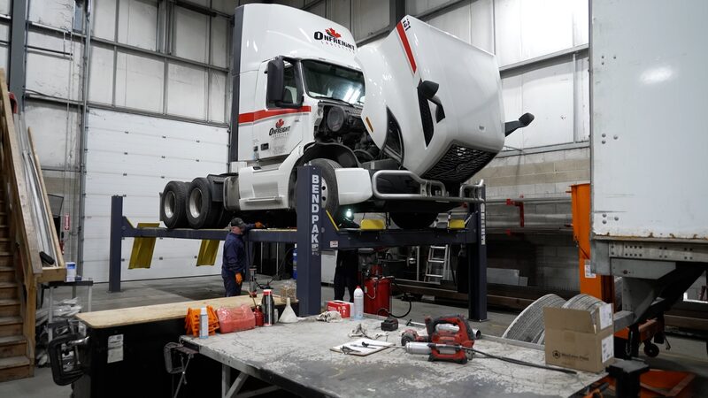 Canadian_Trucking_Industry_Braces_for_Tariff_Deadline