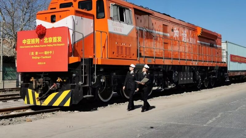 China_Fuels_Asia_s_Growth__New_Freight_Train_Service_Launched-2 - News for amigos, by amigos China_Fuels_Asia_s_Growth__New_Freight_Train_Service_Launched