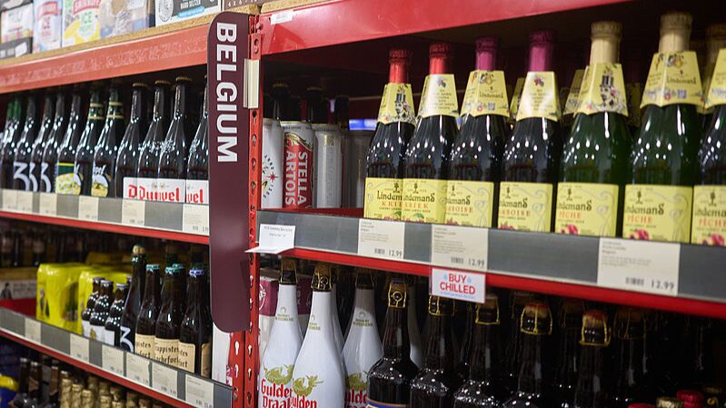 Europe_Fires_Back_Over_200__U_S__Wine_Tariff_Threat - News for amigos, by amigos Europe_Fires_Back_Over_200__U_S__Wine_Tariff_Threat