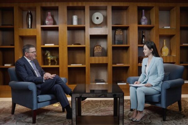 Ex_Victoria_Premier_Praises_China_s_Renewable_Progress video poster