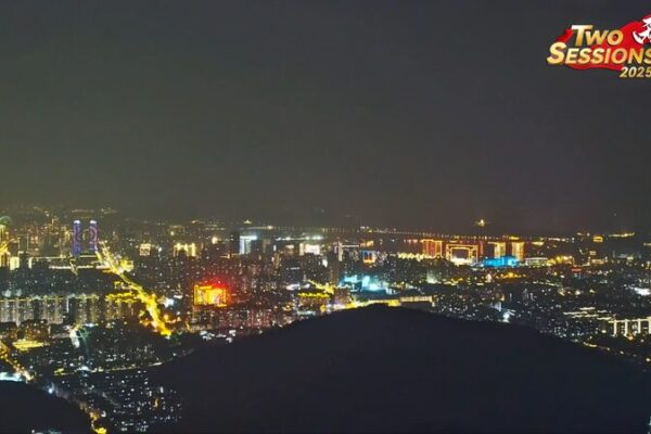 Experience_Wuxi_s_Magical_Nightscape_Live_from_Ermao_Peak