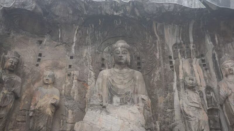 Exploring_the_Ancient_Marvels_of_Longmen_Grottoes___