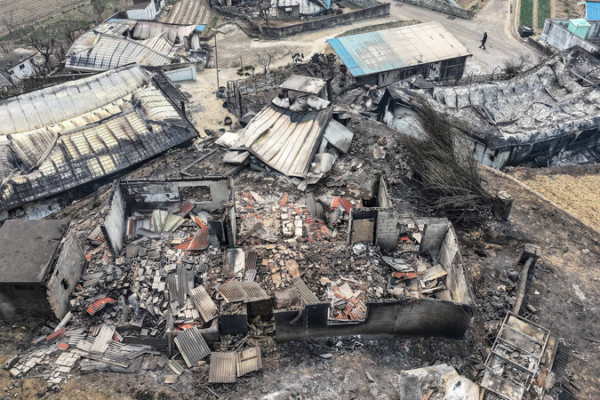 Heroic Helicopter Pilot Dies in South Korea Wildfire Battle Heroic_Helicopter_Pilot_Dies_in_South_Korea_Wildfire_Battle