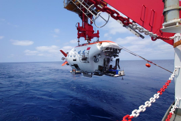 Jiaolong Submersible Sets New Deep-Sea Records Jiaolong_Submersible_Sets_New_Deep_Sea_Records