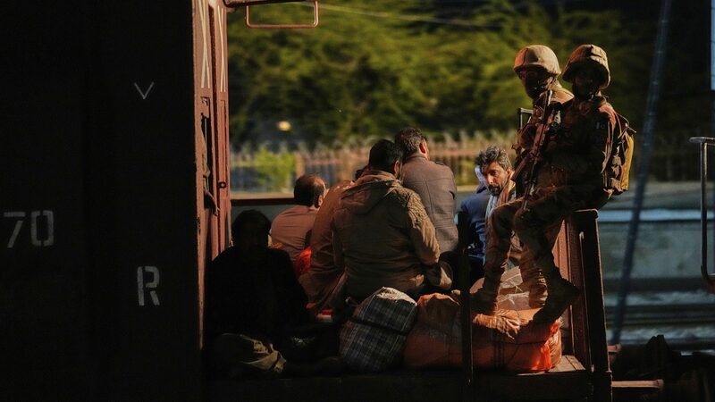 Pakistani_Army_Ends_Train_Standoff__21_Hostages___4_Troops_Killed - News for amigos, by amigos Pakistani_Army_Ends_Train_Standoff__21_Hostages___4_Troops_Killed