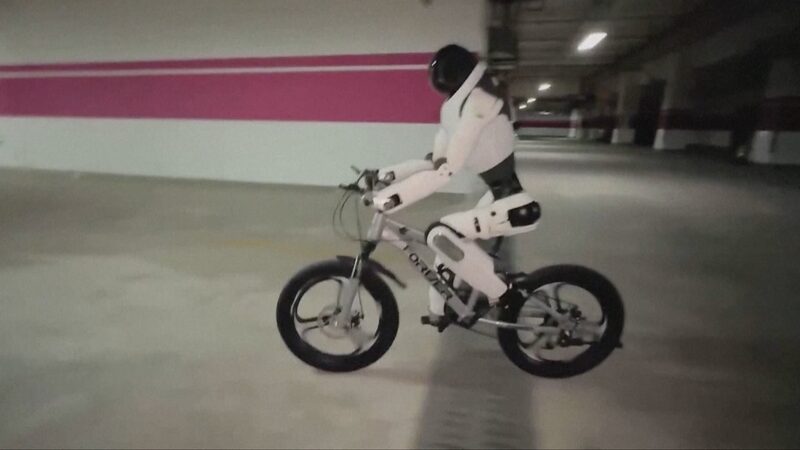 Shanghai_s_New_Humanoid_Robot_Shines_With_Bike___Needlework_Skills video poster
