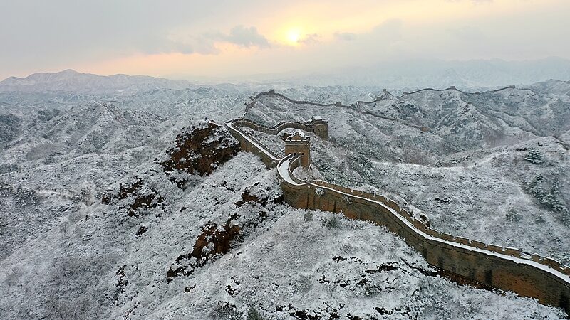 Spring_Snow_Transforms_the_Great_Wall_Into_a_Fairytale