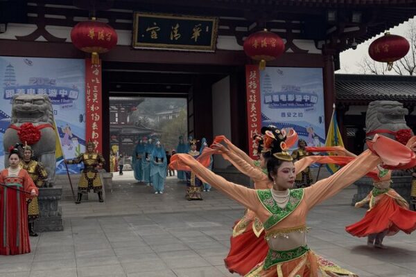 Step into Tang Dynasty Magic at Huaqing Palace Step_into_Tang_Dynasty_Magic_at_Huaqing_Palace video poster