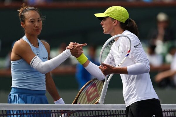 Swiatek Outsmarts Zheng Qinwen in Wind-Driven BNP Paribas Open Clash Swiatek_Outsmarts_Zheng_Qinwen_in_Wind_Driven_BNP_Paribas_Open_Clash