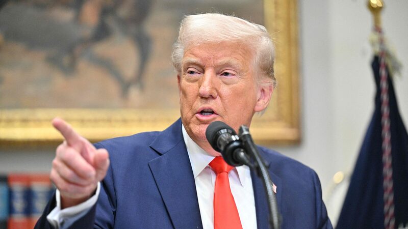 Trump Imposes New Tariffs on Canada & Mexico: U.S. Stocks Take a Dip 📉 Trump_Imposes_New_Tariffs_on_Canada___Mexico__U_S__Stocks_Take_a_Dip__