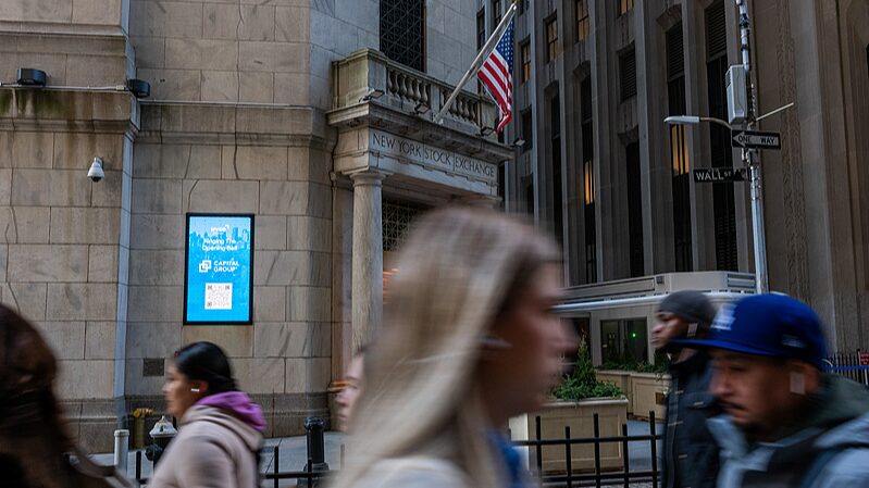 U_S__Consumer_Sentiment_Dives_Amid_Tariff_Chaos - News for amigos, by amigos U_S__Consumer_Sentiment_Dives_Amid_Tariff_Chaos
